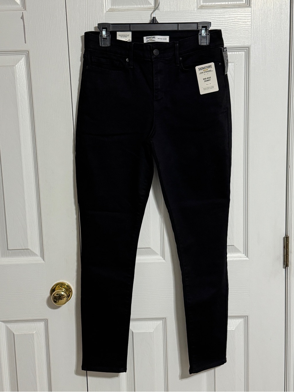 Signature Levi Women's Mid Rise Black Skinny Jeans